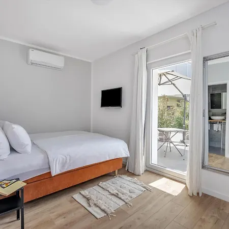 Yucca, 2-min To The And 5 To Apartamento Trogir